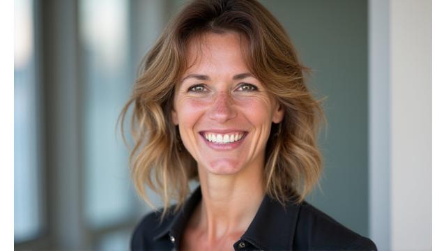 Portrait professionnel d'Élodie Garnier, architecte d'intérieur.